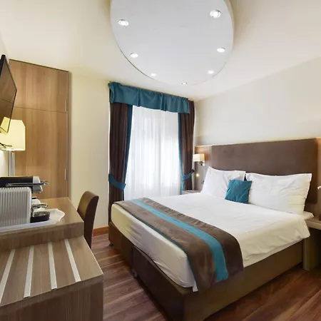 Hotel Rousseau 3*