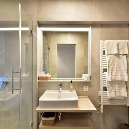 Hotel Rousseau 3*