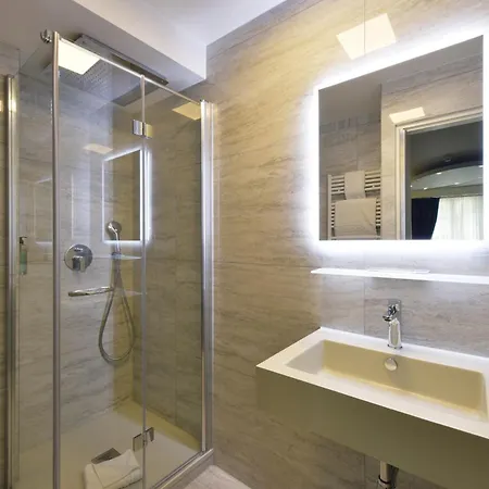 Hotel Rousseau 3*