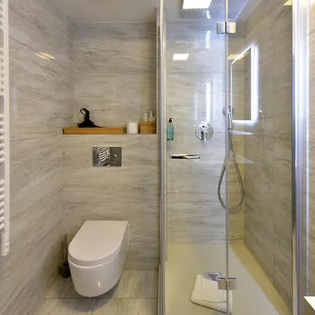Hotel Rousseau 3*