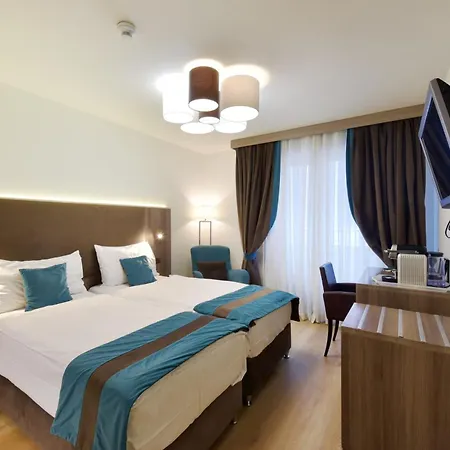Hotel Rousseau 3*