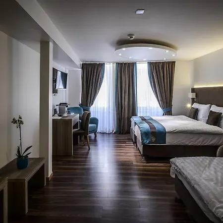 Rousseau Hotel 3*