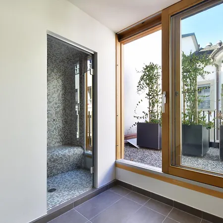 Rousseau Hotel 3*