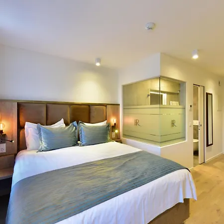 Rousseau Hotel 3*