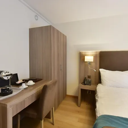 Rousseau 3*
